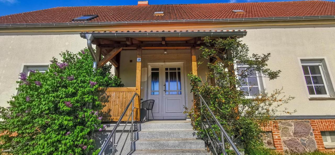 Apartment In Herrenhaus Gross Pinnow Экстерьер фото